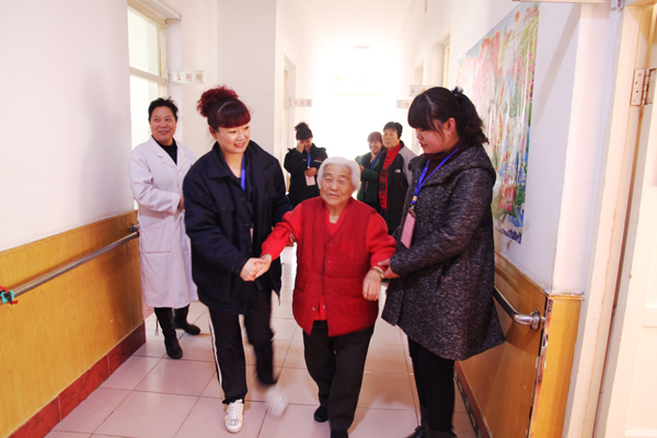 老人的笑容，我們的快樂——公司青年志愿者走進敬老院活動側記.jpg